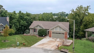 1203 SW 26th St, Blue Springs, MO 64015