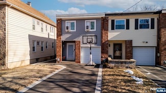 16 Onyx Ct, Passaic, NJ 07055