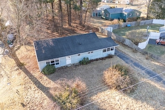 17 Pebble Mill Rd, Springfield, MA 01118