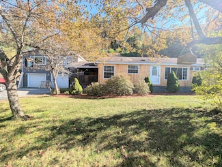 43 Crestwood Dr, Saint Johnsbury, VT 05819