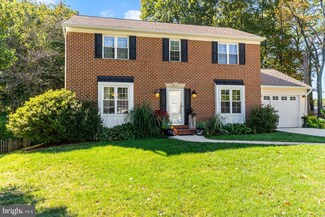 9357 Tartan View Dr, Fairfax, VA 22032