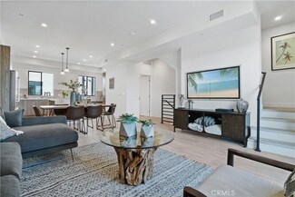 6707 N Sepulveda Blvd, Los Angeles, CA 91406