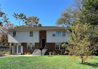 44 3rd St, Brentwood, NY 11717