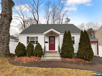12 Dick St, Bergenfield, NJ 07621