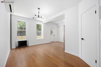 17-30 Stanhope St Unit 1, Flushing, NY 11385