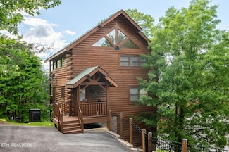 907 Black Bear Cub Way, Sevierville, TN 37862