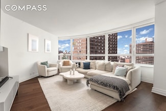 200 E 94th St Unit 2015, New York, NY 10128