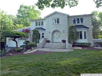 7 Knollwood Ct, Manalapan, NJ 07726