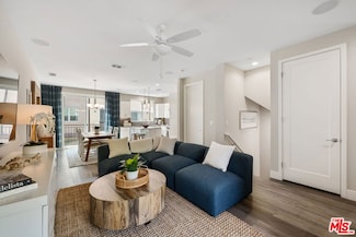 4373 Paxton Place, Calabasas, CA 91302