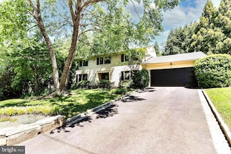 5601 Little Falls Rd, Arlington, VA 22207