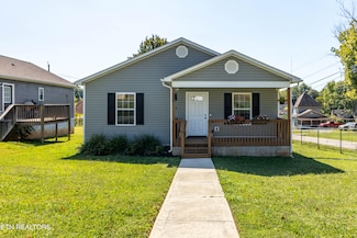 524 Midlake Dr NE, Knoxville, TN 37918