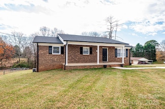440 Greenlea Cir, Taylorsville, NC 28681