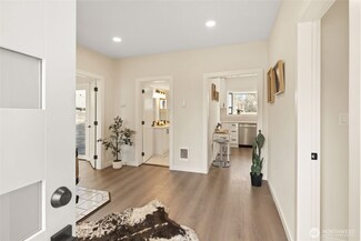 1410 J St, Bellingham, WA 98225