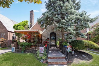 63-127 Fitchett St, Rego Park, NY 11374