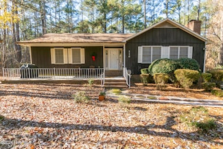 110 Chestnut Ct, West End, NC 27376