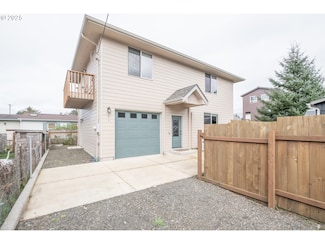 41 Fern St, Lincoln Beach, OR 97388