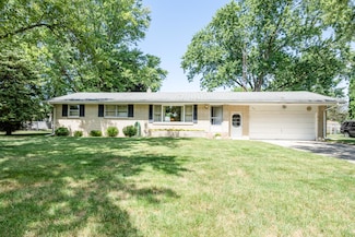 1815 Sherwood Dr, Stevensville, MI 49127