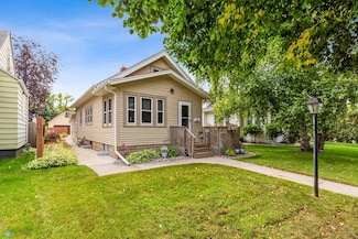 454 Oakland Ave S, Fargo, ND 58103
