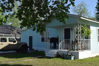 1200 NE 5th St, Smithville, TX 78957