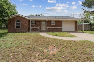 715 W Stinson St, Dimmitt, TX 79027