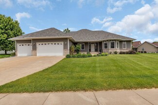 627 Huntington Dr S, Sartell, MN 56377