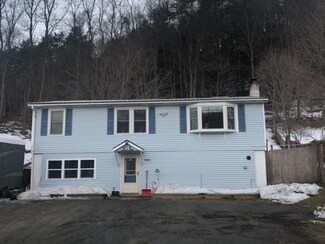 138 Pleasant St, South Royalton, VT 05068