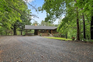 409 Thomas St, Staunton, VA 24401