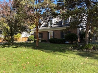 815 Hewett Dr, Ann Arbor, MI 48103