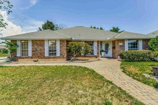 1301 Connemara Cir, Gulf Breeze, FL 32563
