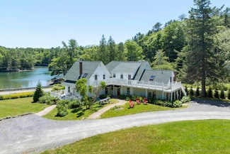 41 Hendricks Hill Rd, Southport, ME 04576