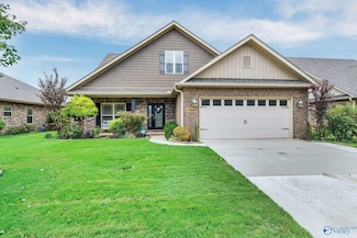 3004 Greenway Cir SE, Owens Cross Roads, AL 35763