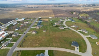 1960 Mayflower Dr, Pekin, IL 61554