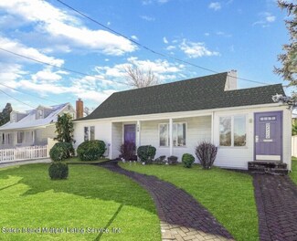 156 Lamberts Ln, Staten Island, NY 10314