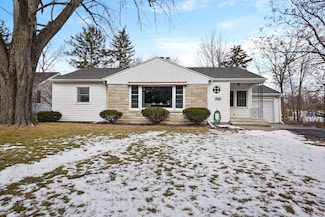 422 Orchard Dr, Crown Point, IN 46307