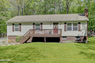226 Aspen Dr, Milford, PA 18337