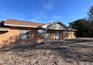 303 E Broadway St, Karnes City, TX 78118