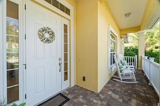 732 7th Ave N, Naples, FL 34102