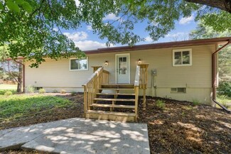 113 Island View Dr, Waverly, IA 50677