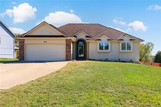 615 Rosehill Dr, Raymore, MO 64083