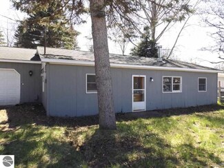 10119 W Phillips St, Empire, MI 49630