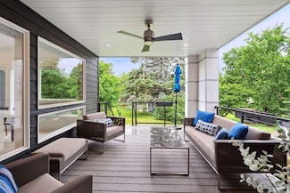 209 Westwood Dr N, Golden Valley, MN 55422