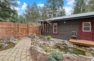 976 2nd St E, Columbia Falls, MT 59912
