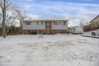 1032 Pine Dr, Jersey Shore, PA 17740