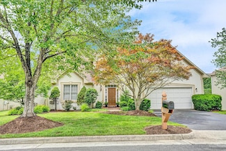 4074 Overlook Trail Dr, Roanoke, VA 24018
