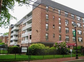 124 Smith St Unit 1N, Freeport, NY 11520