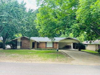 111 Brookfield Dr, Natchez, MS 39120