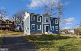 200 Fairway Cir, Cross Junction, VA 22625