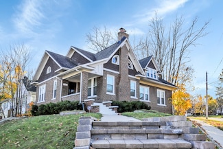 551 South St, Elgin, IL 60123