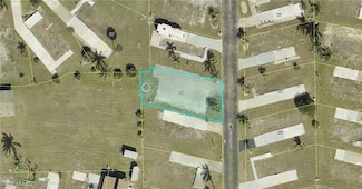 12 Cottonwood Dr, Iona, FL 33908