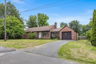 15 Loopley St, Ludlow, MA 01056